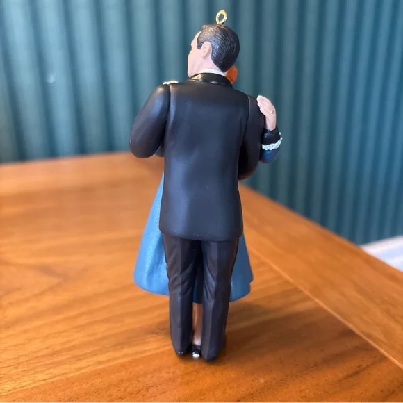 Hallmark Ornament 2000 Lucy Is Enceinte I Love Lucy EUC - Picture 5 of 7